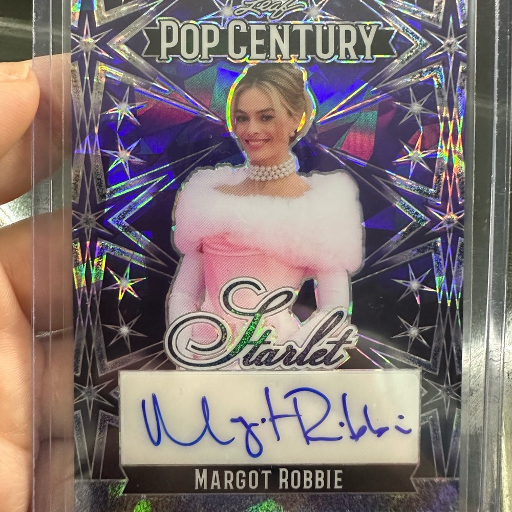 Margot Robbie Leaf Purple autograph 1/1